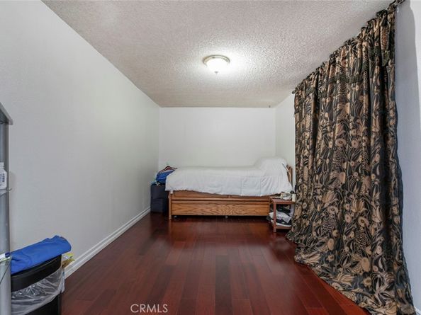 9520 Via Tivoli, Burbank CA 91504