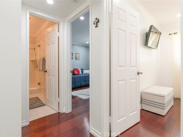 9520 Via Tivoli, Burbank CA 91504