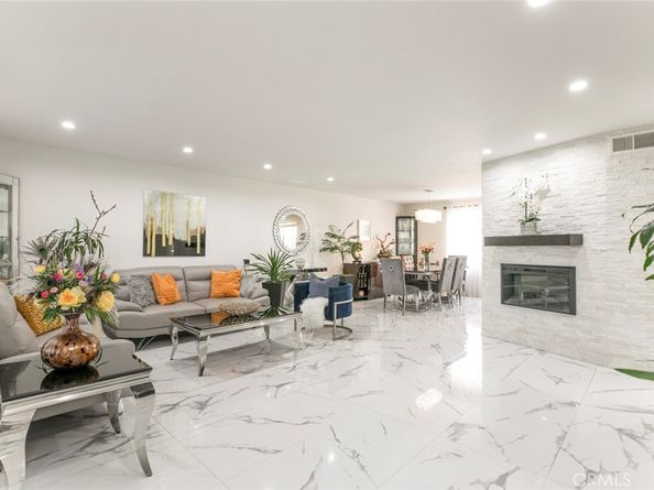 9520 Via Tivoli, Burbank CA 91504