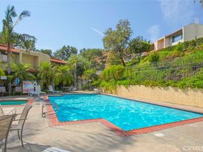 9520 Via Tivoli, Burbank CA 91504