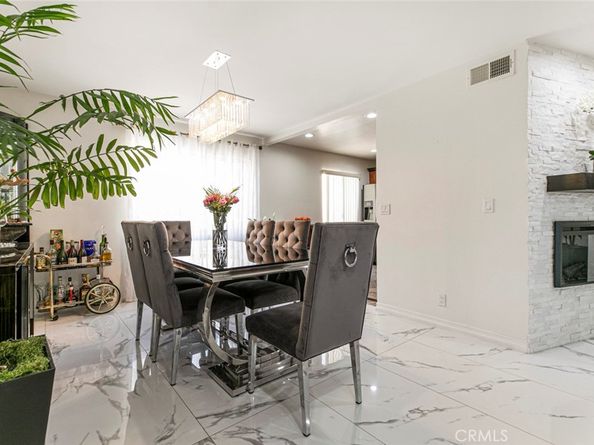 9520 Via Tivoli, Burbank CA 91504