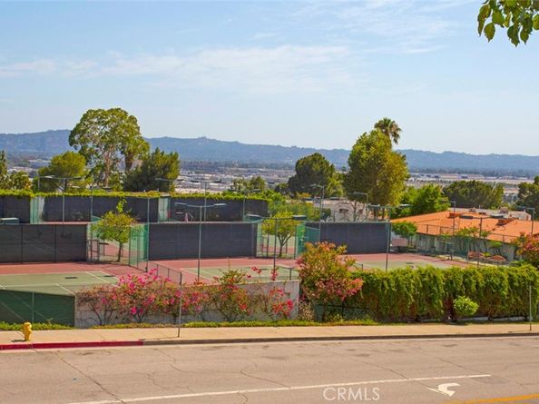 9520 Via Tivoli, Burbank CA 91504