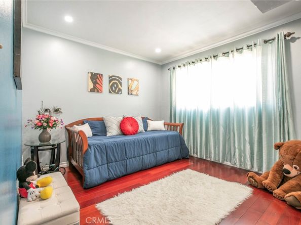9520 Via Tivoli, Burbank CA 91504
