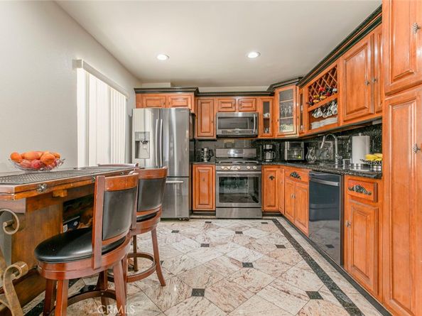 9520 Via Tivoli, Burbank CA 91504