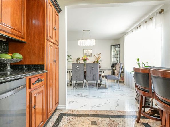 9520 Via Tivoli, Burbank CA 91504