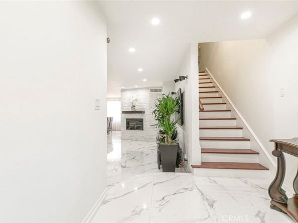 9520 Via Tivoli, Burbank CA 91504