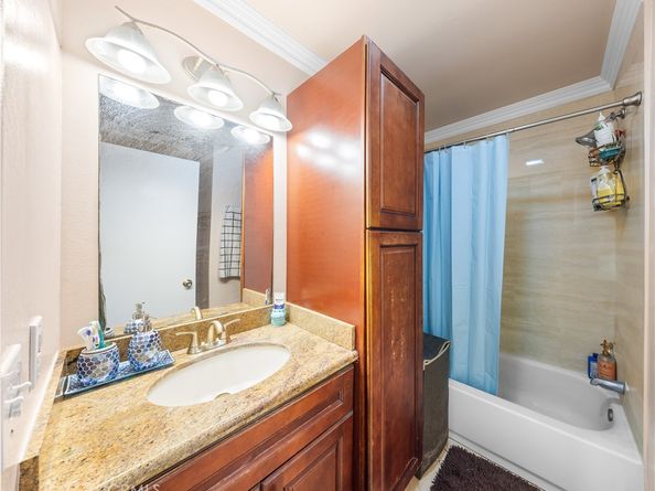 121 Sinclair Avenue 225, Glendale CA 91206