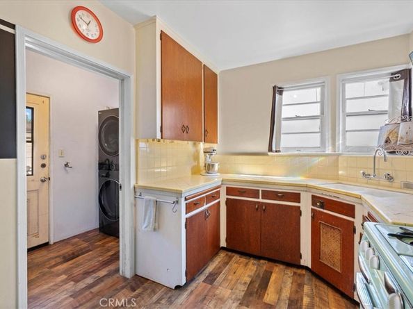 815 Omar Street, Glendale CA 91202