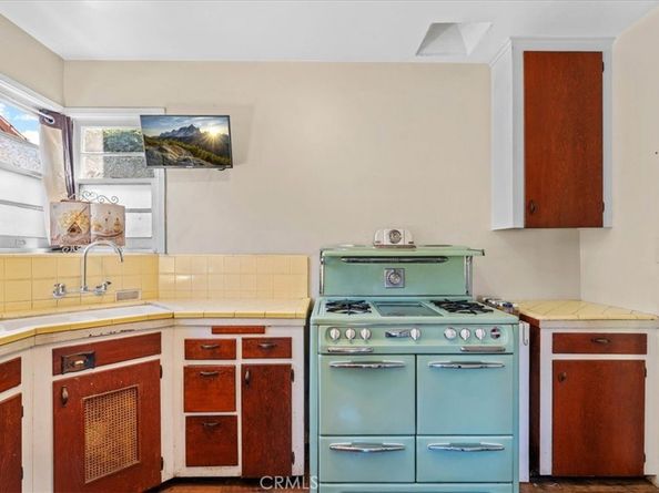 815 Omar Street, Glendale CA 91202