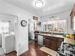 512 W 41st Place, Los Angeles CA 90037