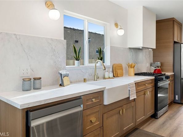 3220 W 77th Street, Los Angeles CA 90043