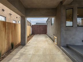3220 W 77th Street, Los Angeles CA 90043