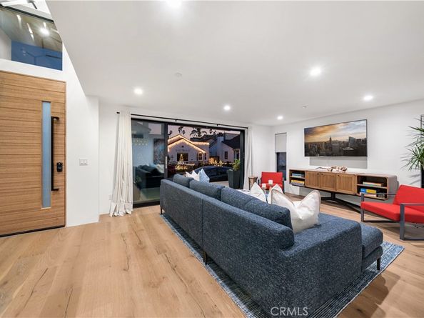 171 Savona Walk, Long Beach CA 90803