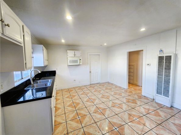 1210 W Manchester Avenue, Los Angeles CA 90044