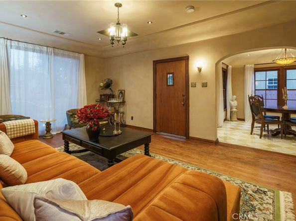 2015 San Francisco Avenue, Long Beach CA 90806