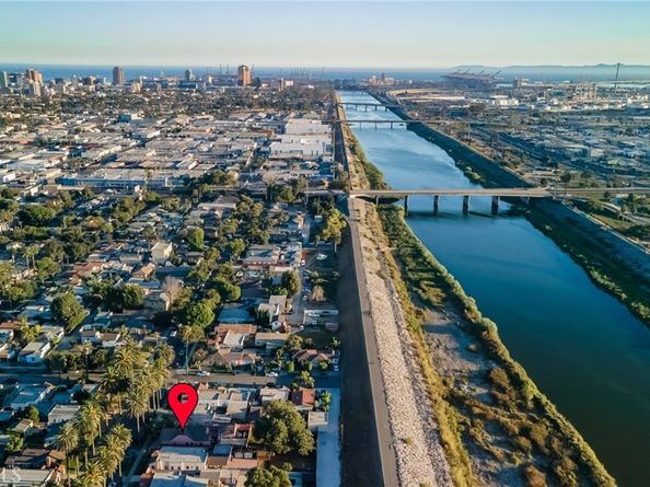 2015 San Francisco Avenue, Long Beach CA 90806