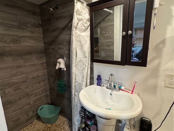 1566 Rollins, Los Angeles CA 90063