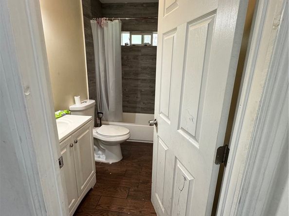 1566 Rollins, Los Angeles CA 90063