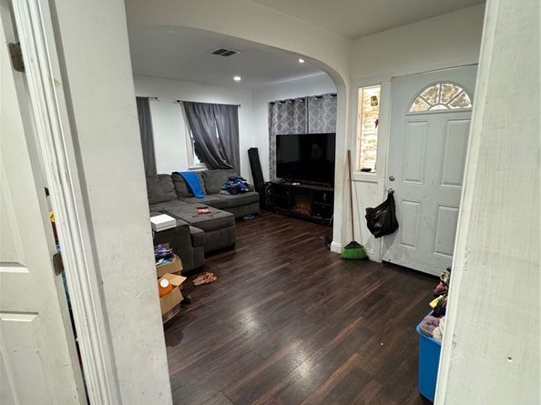 1566 Rollins, Los Angeles CA 90063