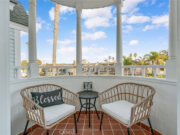 309 21st, Huntington Beach CA 92648