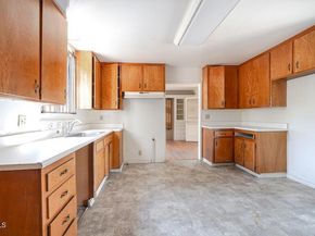 888 S Pasadena Avenue, Pasadena CA 91105