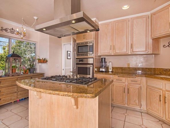 202 S Holliston Avenue 301, Pasadena CA 91106