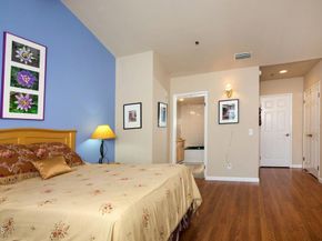 202 S Holliston Avenue 301, Pasadena CA 91106