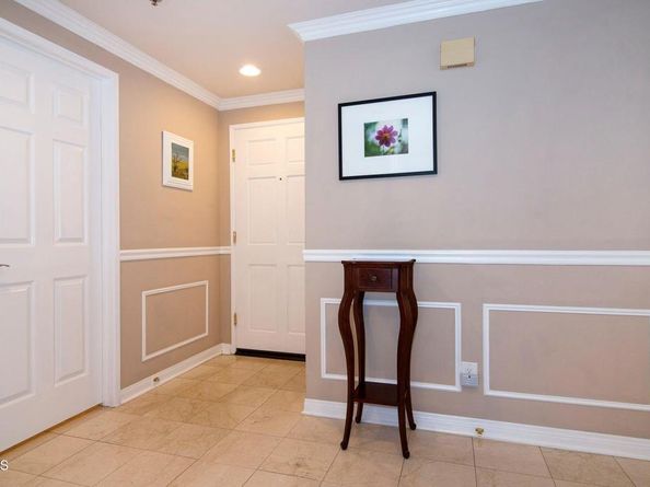 202 S Holliston Avenue 301, Pasadena CA 91106