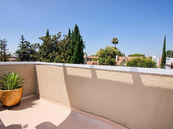 202 S Holliston Avenue 301, Pasadena CA 91106