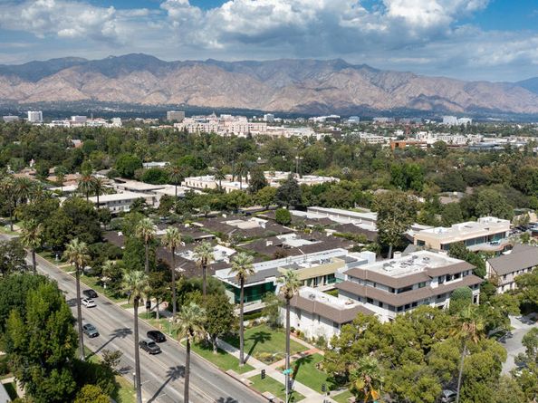 1068 S Orange Grove Boulevard, Pasadena CA 91105