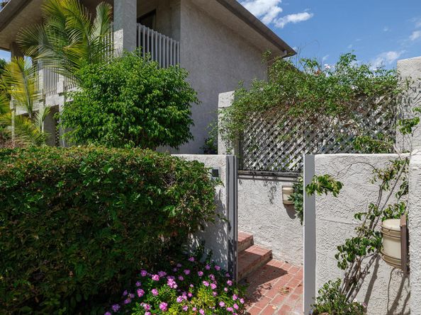 1068 S Orange Grove Boulevard, Pasadena CA 91105