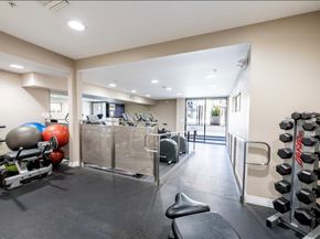 7320 Hawthorn Avenue 111, Los Angeles CA 90046