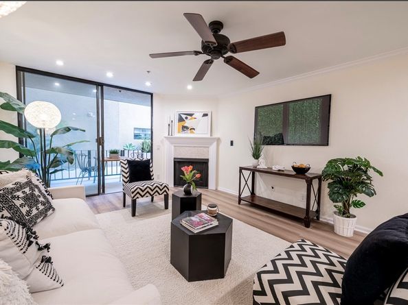 7320 Hawthorn Avenue 111, Los Angeles CA 90046