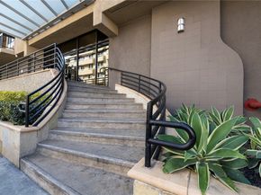 7320 Hawthorn Avenue 111, Los Angeles CA 90046