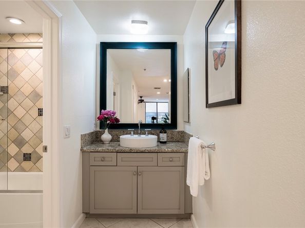 7320 Hawthorn Avenue 111, Los Angeles CA 90046