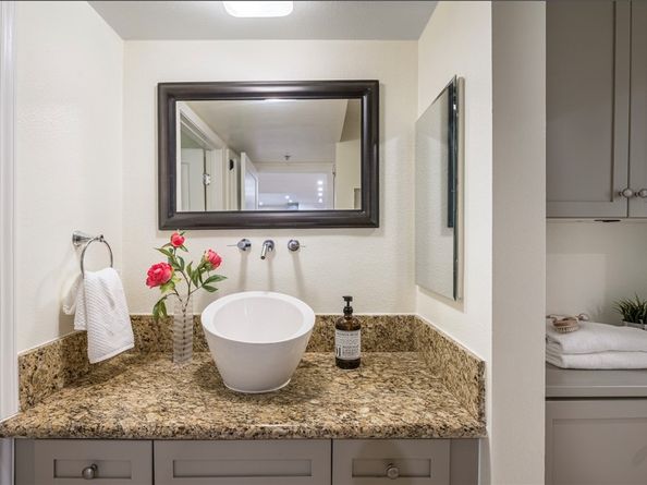 7320 Hawthorn Avenue 111, Los Angeles CA 90046