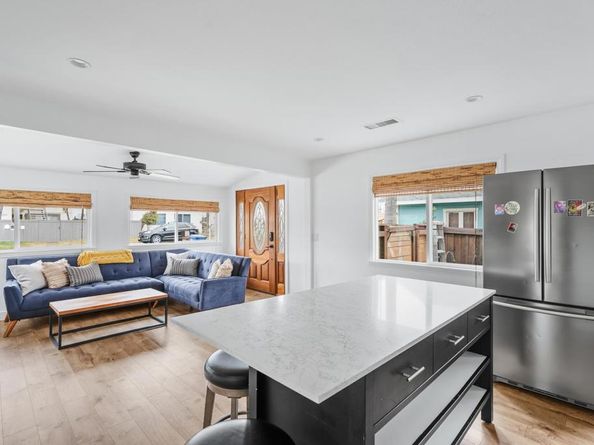1009 S Cleveland Street, Oceanside CA 92054