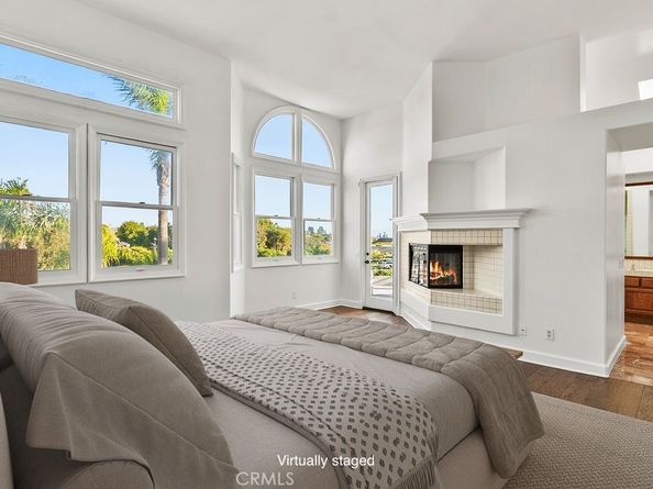 19 Harbor Pointe, Corona Del Mar CA 92625