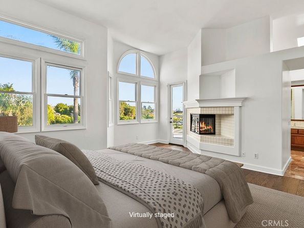 19 Harbor Pointe, Corona Del Mar CA 92625