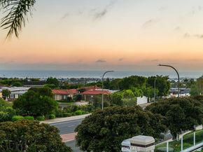 19 Harbor Pointe, Corona Del Mar CA 92625