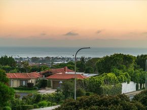 19 Harbor Pointe, Corona Del Mar CA 92625