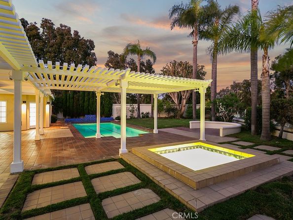 19 Harbor Pointe, Corona Del Mar CA 92625