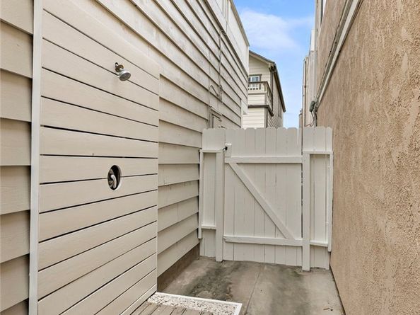 207 40th, Newport Beach CA 92663