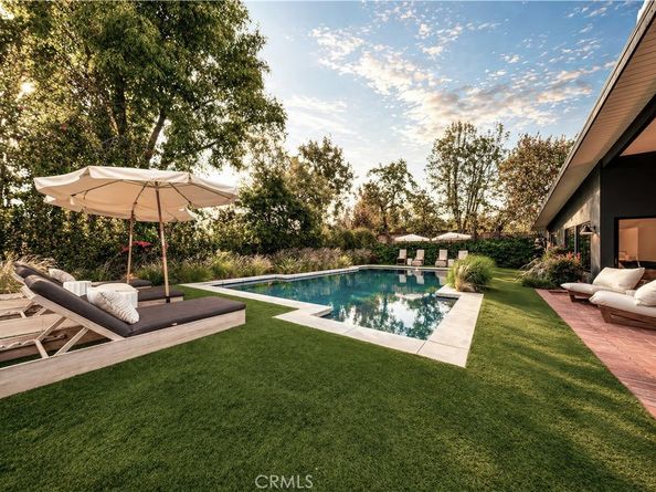 18837 Paseo Nuevo, Tarzana CA 91356