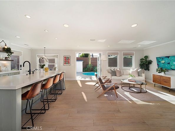 389 Mira Loma, Costa Mesa CA 92627