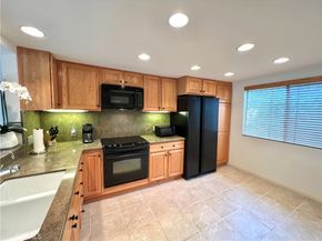 2508 Navarra 414, Carlsbad CA 92009