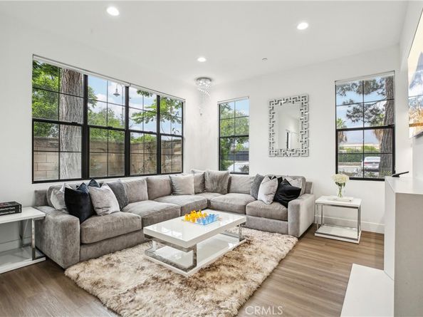 551 W Maple Avenue, Orange CA 92868