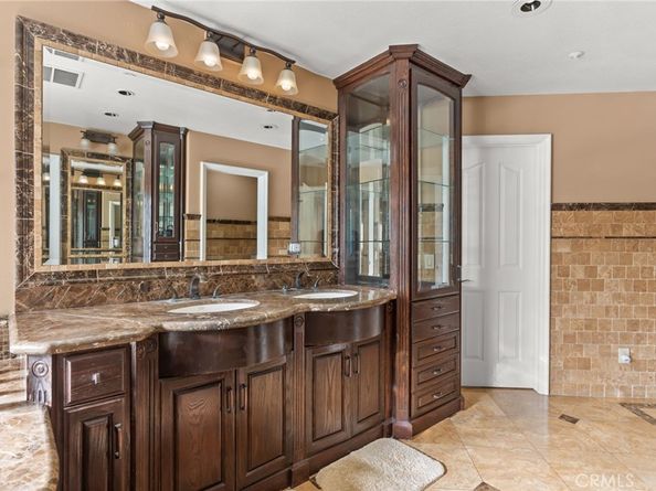 16 Arizona, Irvine CA 92606