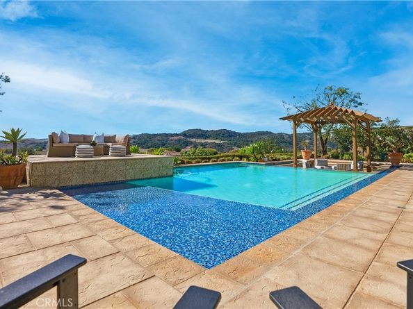 8 Cadencia Street, Rancho Mission Viejo CA 92694