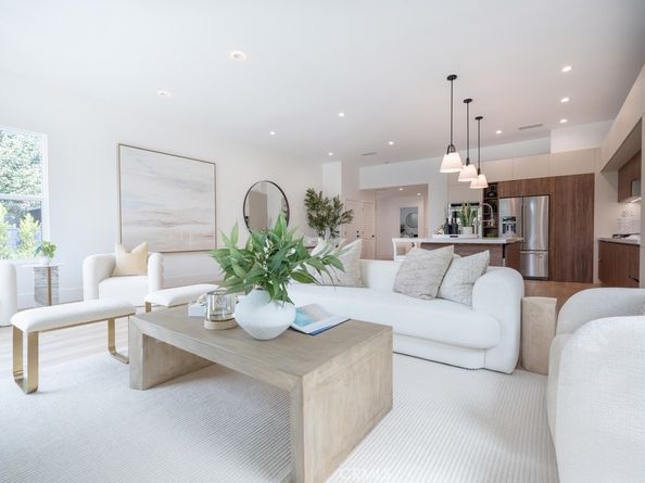 2187 Meyer Place, Costa Mesa CA 92627